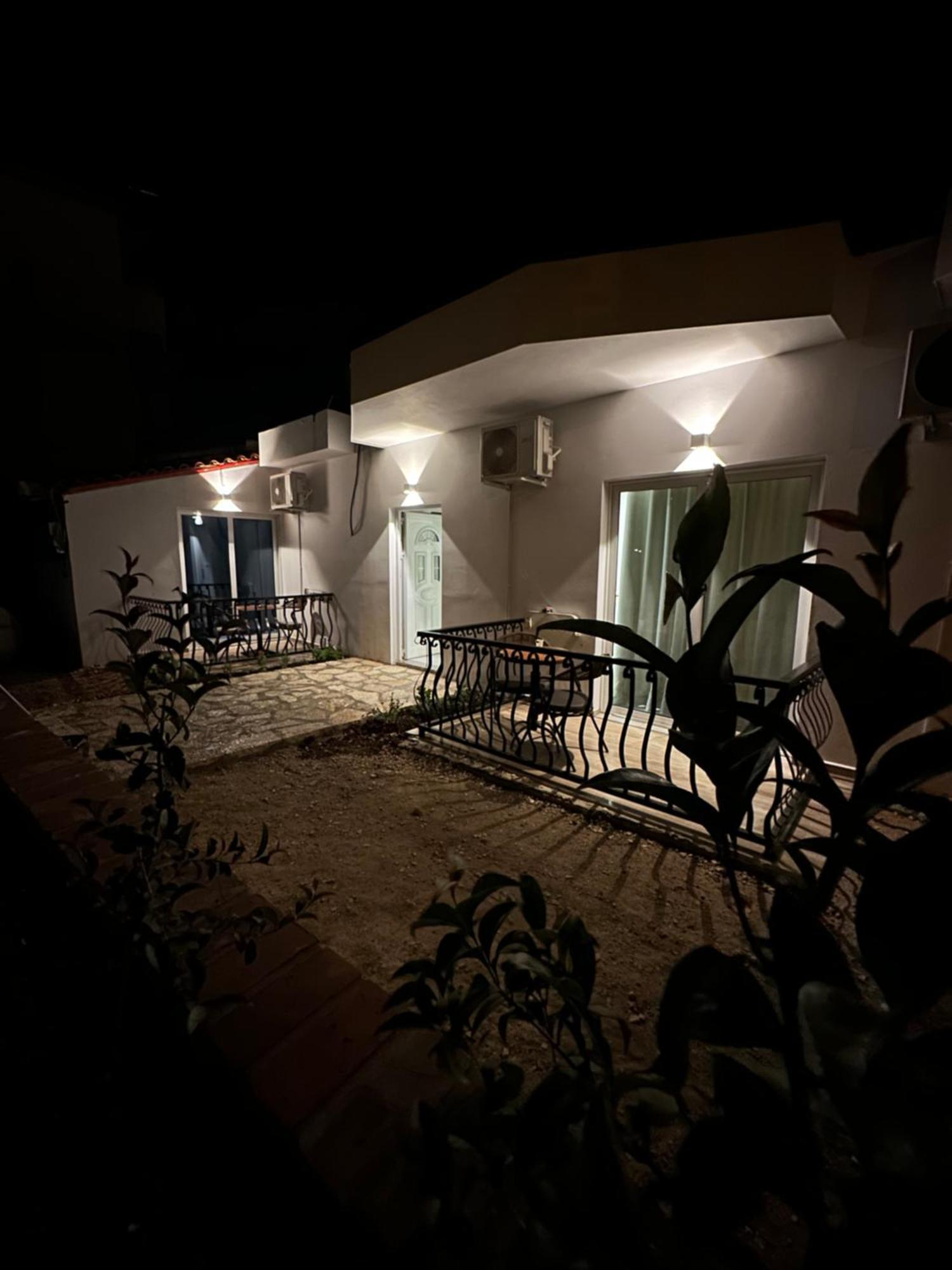 Fiore Rooms 2 Ксамил Екстериор снимка